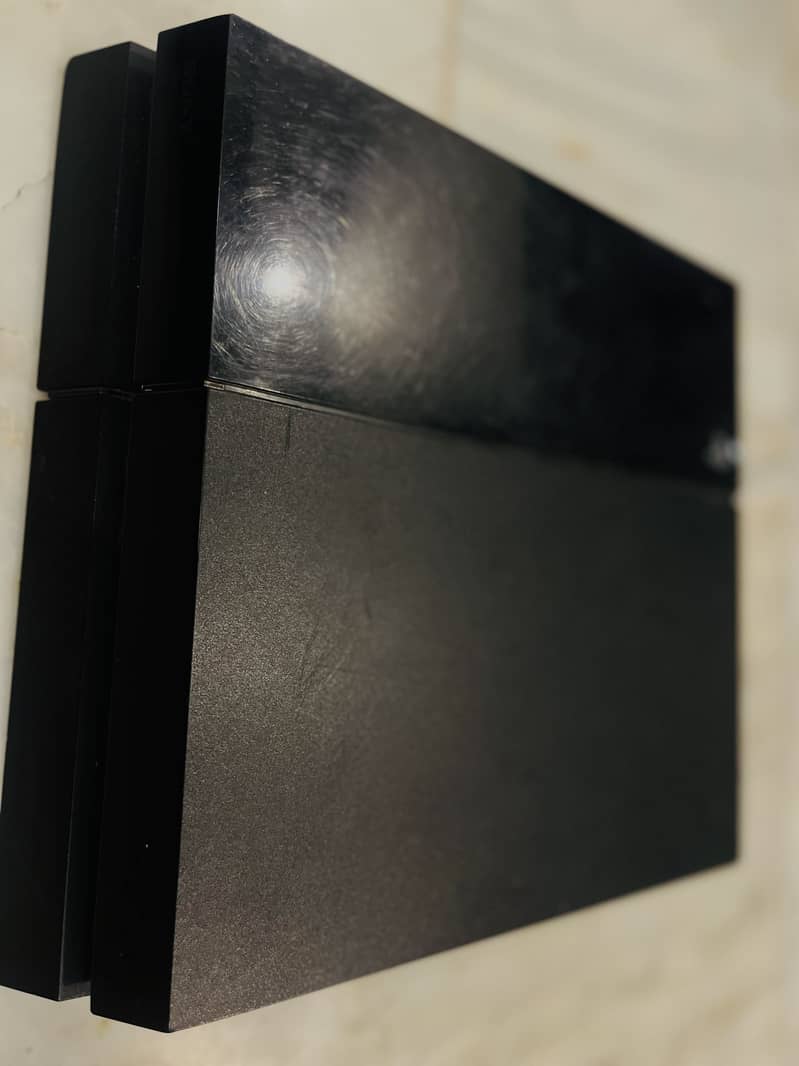 Ps4 with two controllers 2