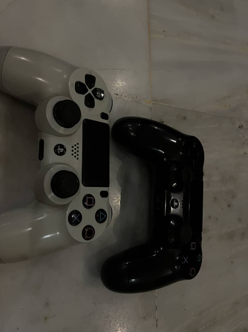 Ps4 with two controllers 5