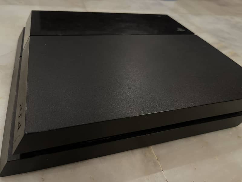 Ps4 with two controllers 6