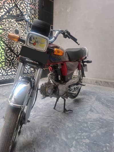 Honda cd70. . . . . . model 2021 . . . . . . 22150 km