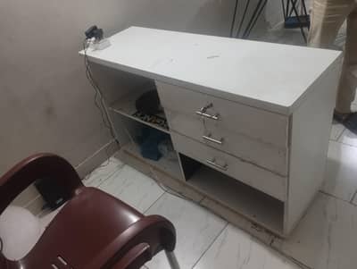 2 table available condition 10/9 only 2 month use