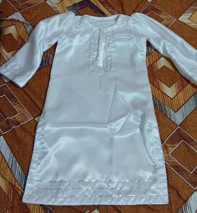 White shirt and grara