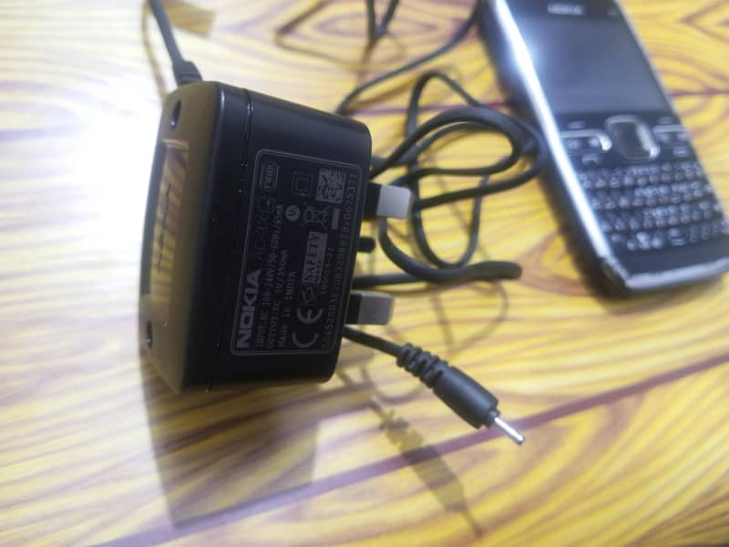 Nokia E72i (E-Series) 3