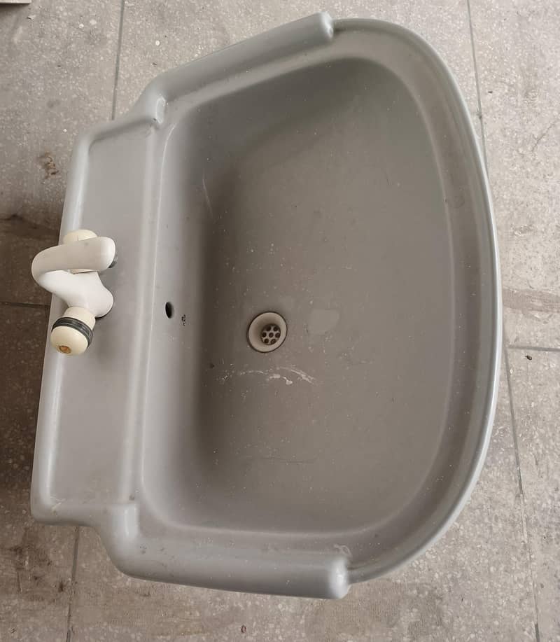 Commode / Basin 3