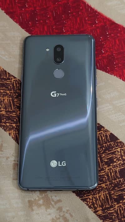 L G7thinq 4/64 I may change  in good price