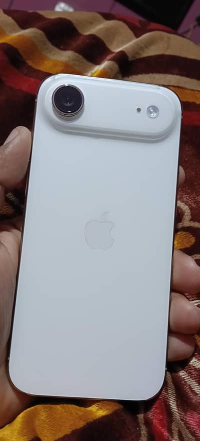 iphone 17 air bypass 100% bettry health 10/10 condition only 40 cycles