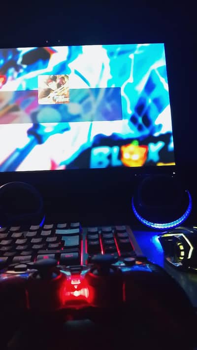 Borderless monitor with a PC