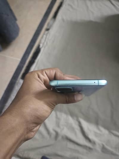 1 plus 8T all okay hai bs front glass or back glass broken hai