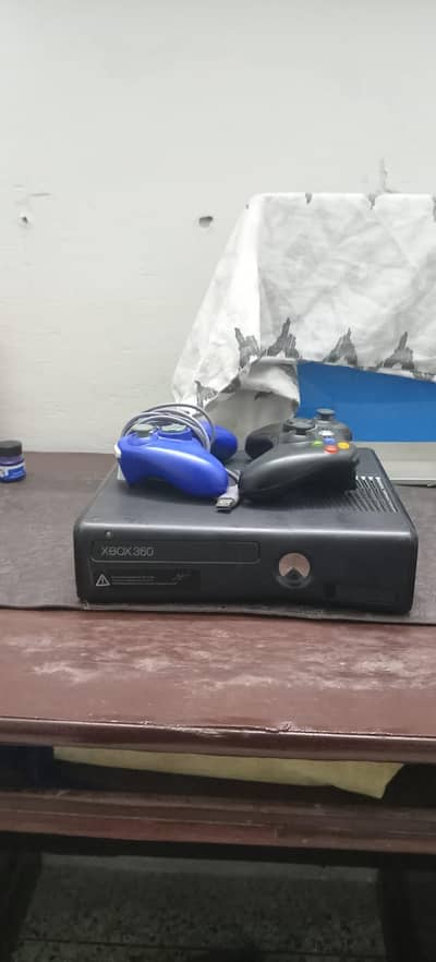 Xbox 360 slim J-Tagged With 2 controllers