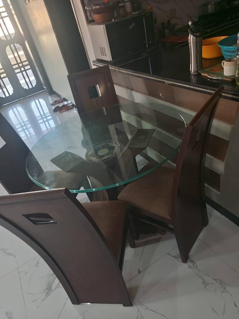 4 seats dinning  table 0
