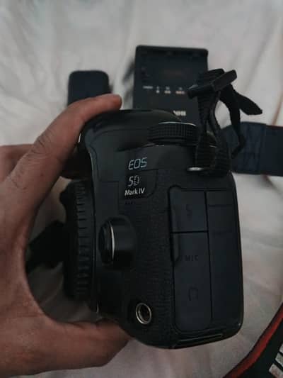 canon 5d mark IV 4K full frame DSLR camera