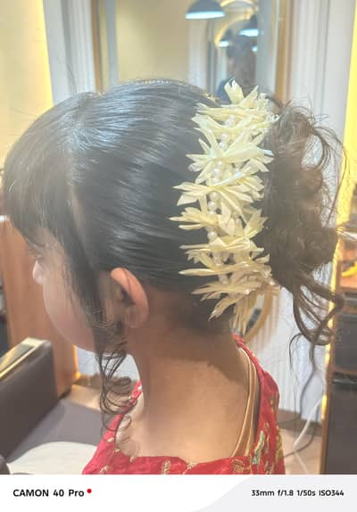 skin hair ki larki chahye