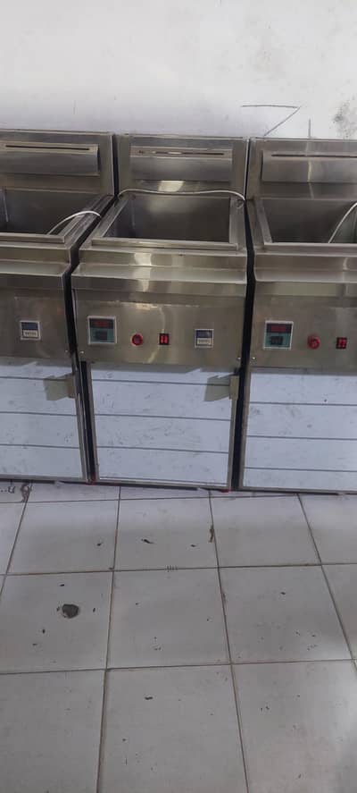 Fryer 24Lt  conveyor oven deck oven hot plate dough mixer all