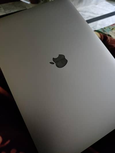 Mac Book Pro 2017 4GB Graphic Card