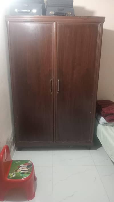 wardrobe/ Almirah