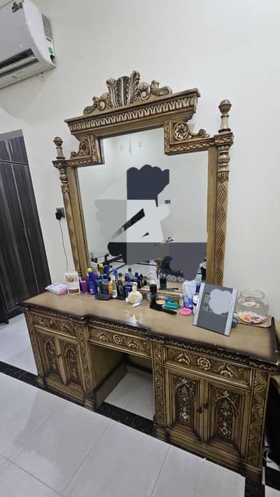 Complete Home Bed Set With Showcase