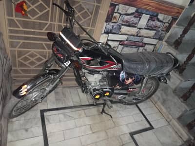 Honda 125 totally original hai koi kam nhe hony wala ok he. 301/6760520