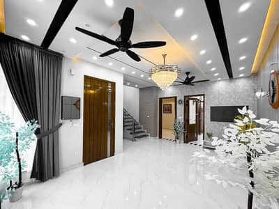 Gulshan E Iqbal Block 5 INDEPENDENT BUNGALOW G+1 Silent Commercial Office Reday To Move 60 Ft Road Prime Location