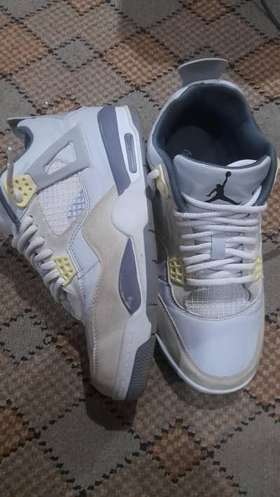 JORDAN SHOES SIZE 39.