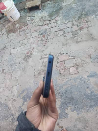 ZTE Nubia v60 design 6+10gb 256gb