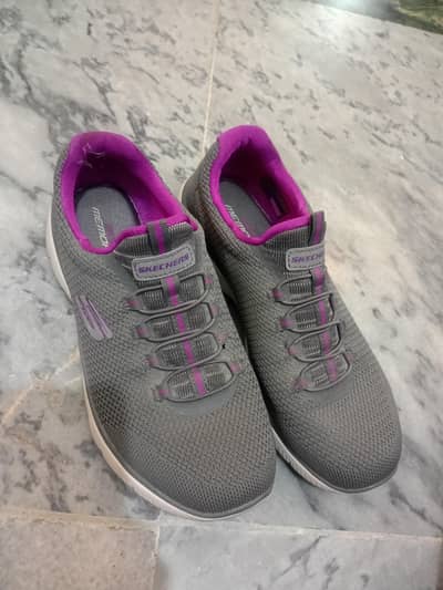 Skechers Sneakers. . 1 time used as size issue. 100% orignal and genuin