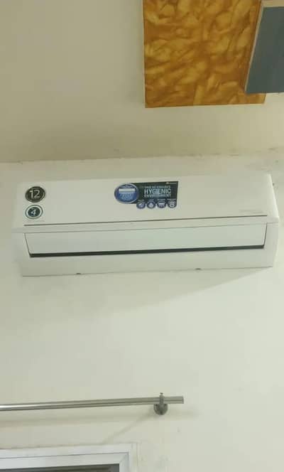 Dawlance 1 ton inverter Ac like brand new