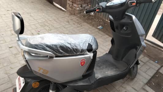 Metro Ev scooty bike