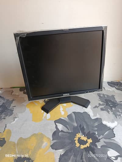 17-inch LCD Monitor in Excellent Condition