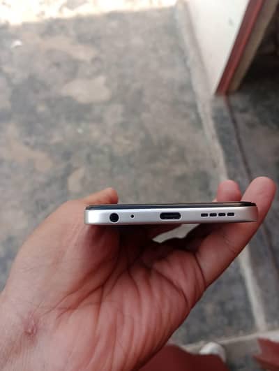 Infinix Hot 60i 12 GB ram 128 memory 10by10