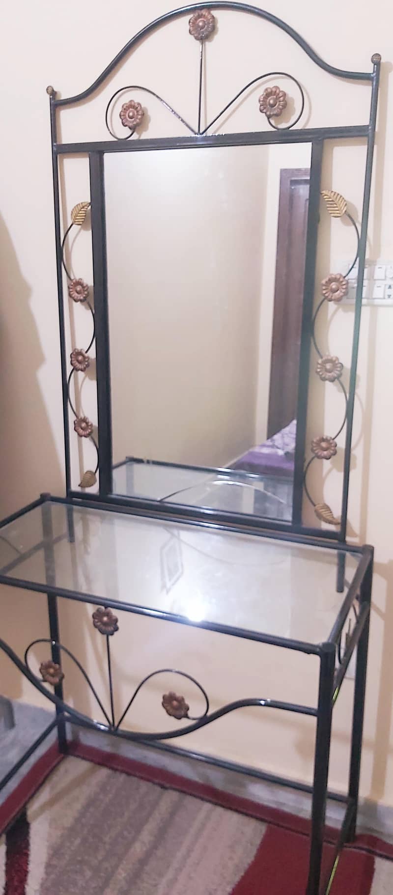 iron dressing table 0