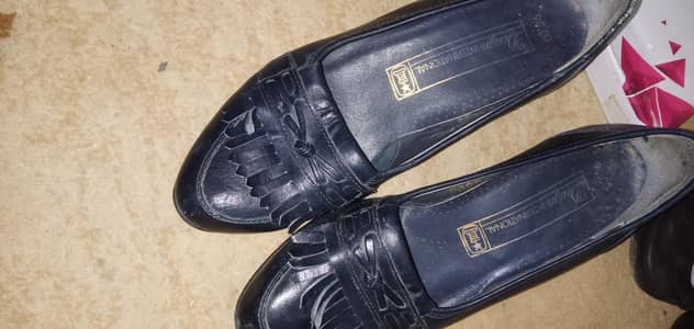 slightly used pumpy,, 37 size reaaonabl priz