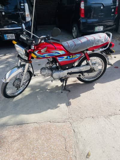 Honda CD70 2024…9k only milage. . . totally new bike . . urgently sale