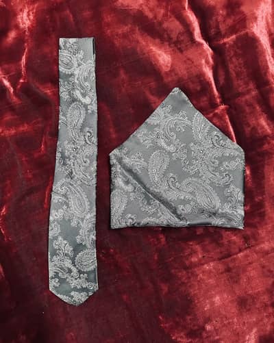 Tie with pocket square