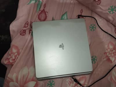 PS4 silver edition 1TB storage  jailbreak with free games