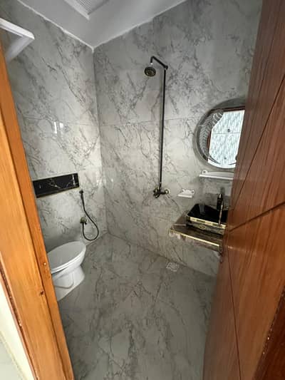 4.25 marla beatuiful home availble for rent