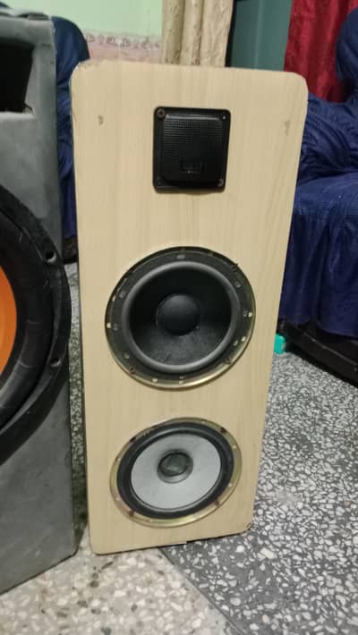 power full wooper with 4 speakers