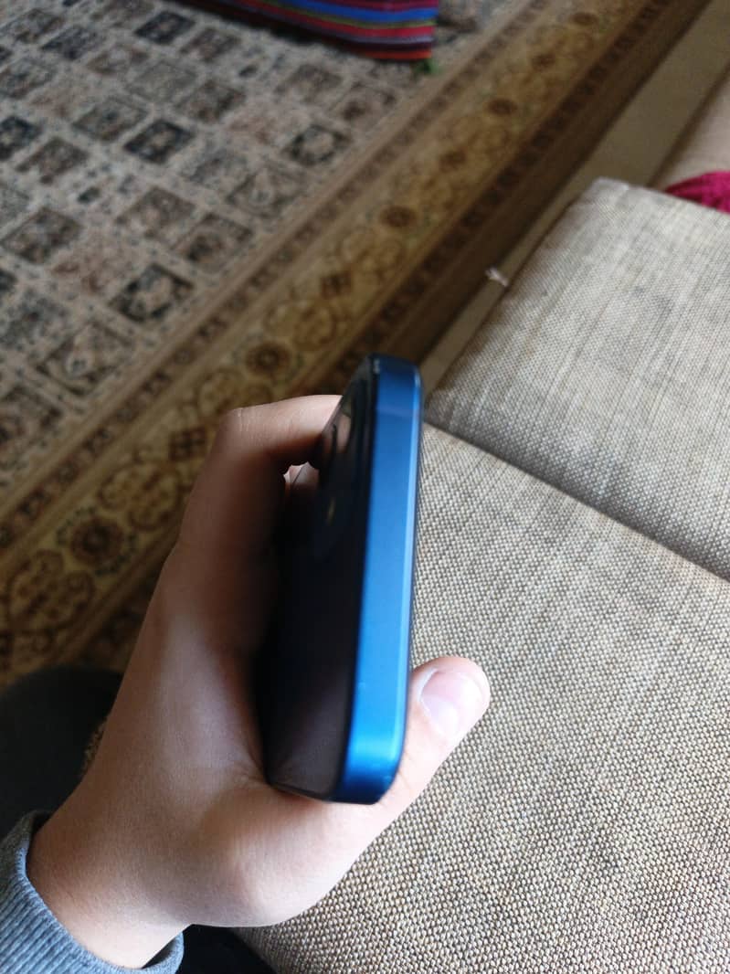 Iphone 12 read description 5