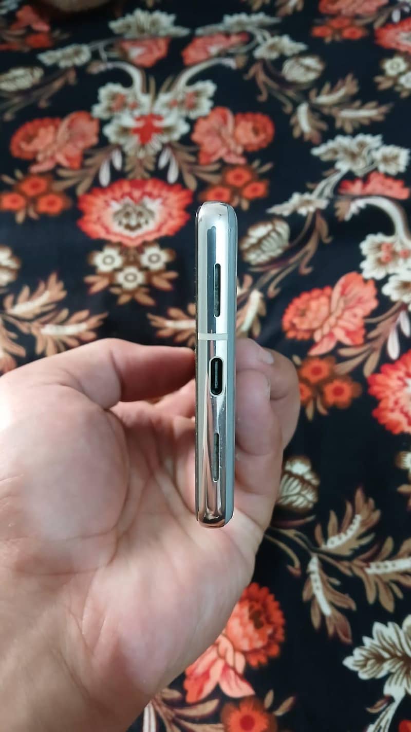 Google pixel 7 pro mint condition 6