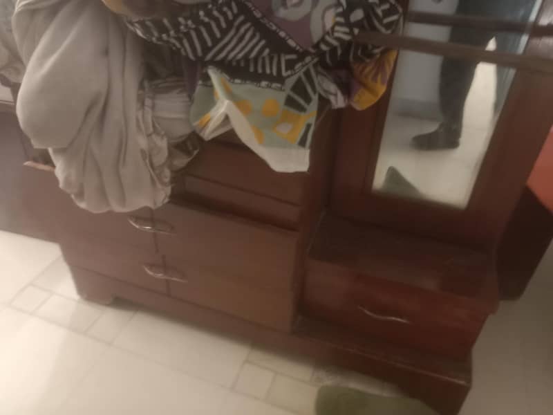 bed dressing table almari 1