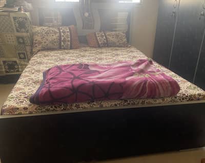 Queen Size Bed Set condition 9/10
