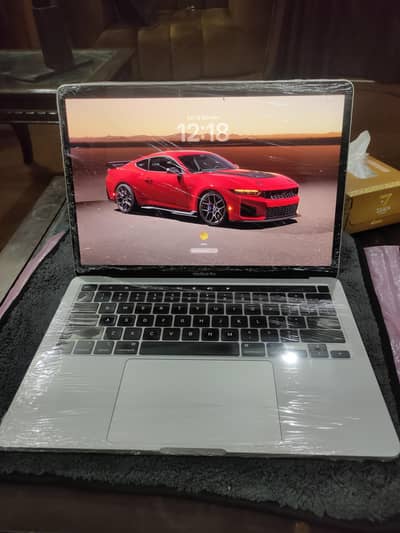 MacBook pro core i7 32gb ram 512 SSD 13inch touch bar touch id 2020