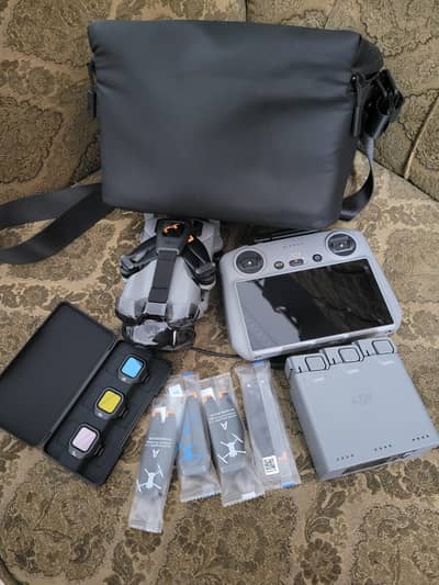 Dji mini 5 pro (10/10++) Fly more combo (Brand new)