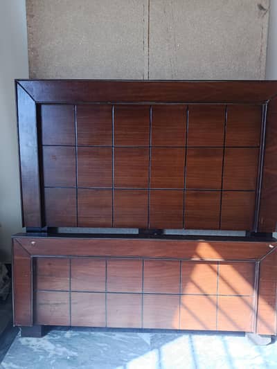 Single bed with mattress. just like New .