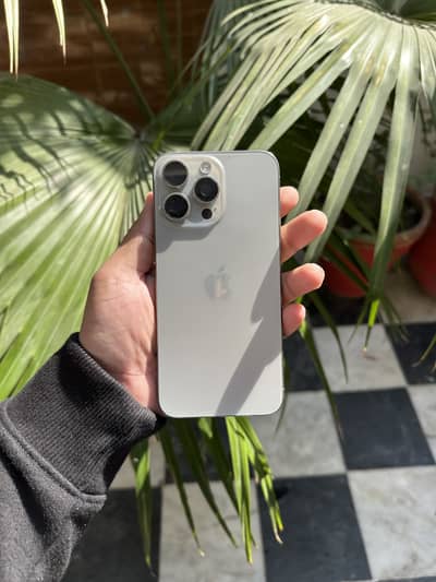 I phone 15 pro max 256gb Factory unlock