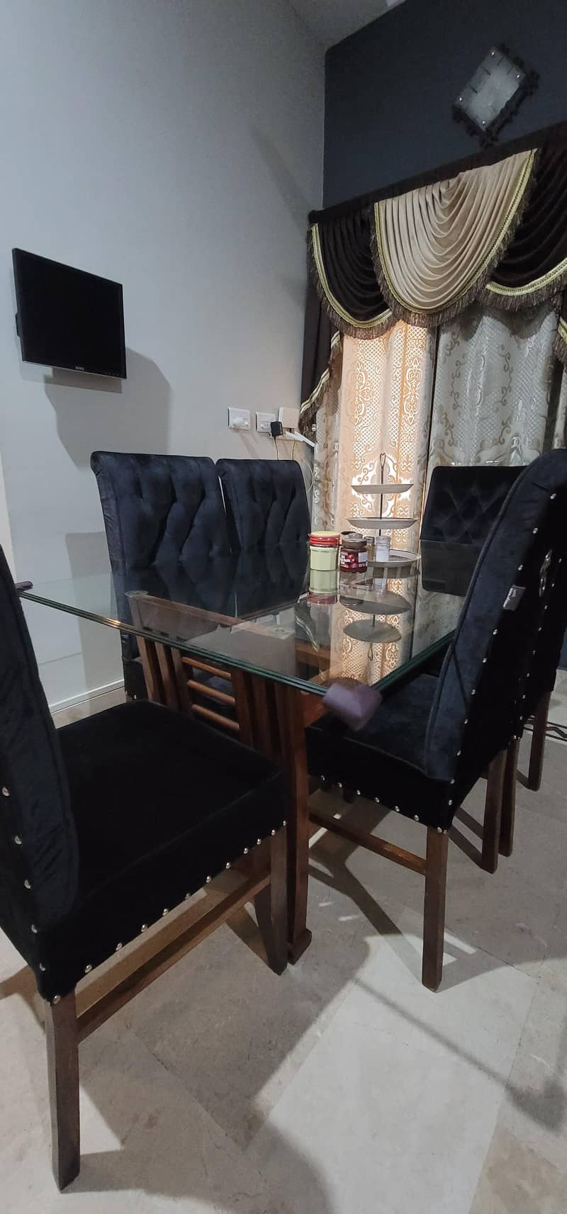SIX SEATER DINING TABLE 0