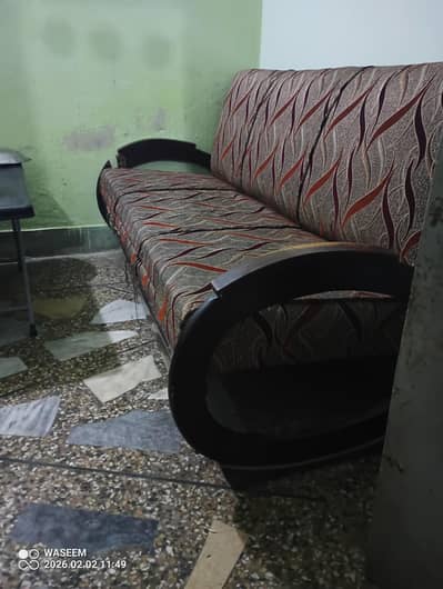 side se thora crack hai jurr jayga baki  bilkul ok hai