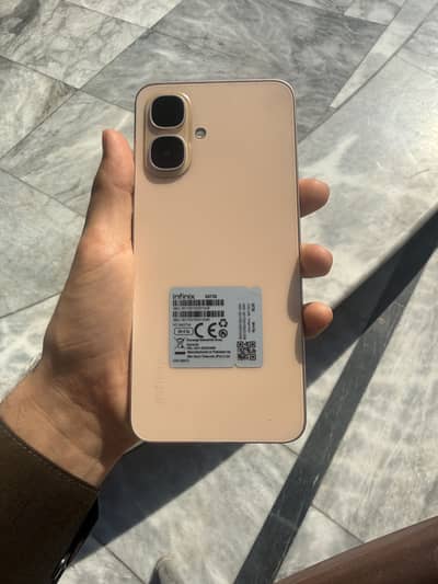 Infinix smart 10 1 month huwa ha liya 10/10 ha with box and charger ha