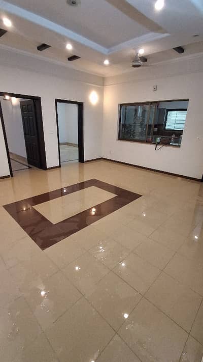 1 Kanal Tile Floor 3 Bed Upper Portion In NFC Society Near Wapda Town