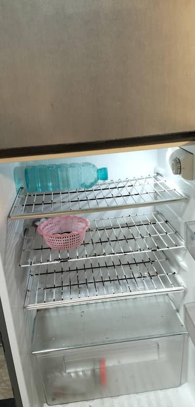 FRIDGE FOR SALE (HAIER)