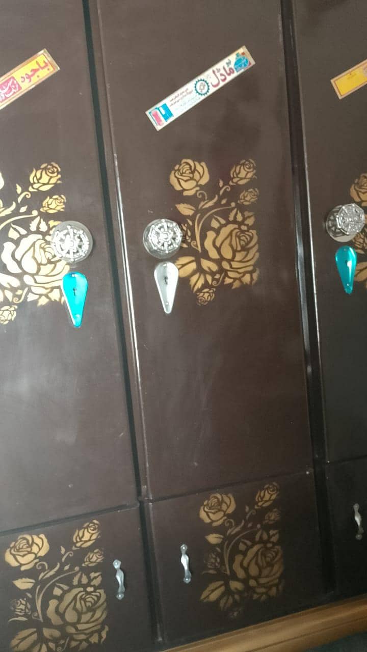 کپڑوں والی الماری 1